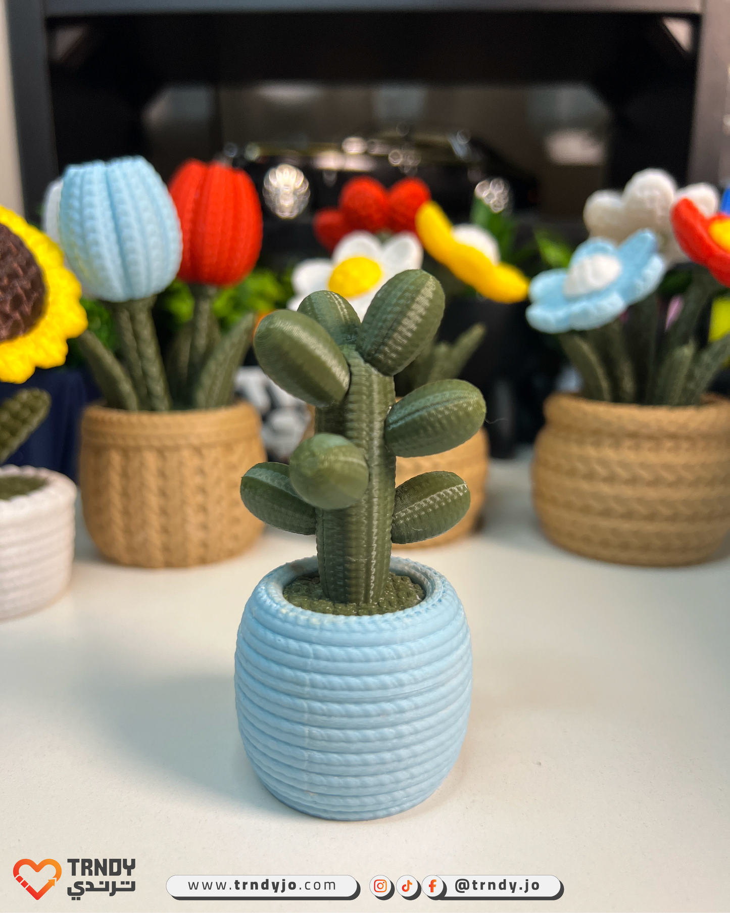 PlantMe Flora - Knitted Flowers Mini Desk Pots