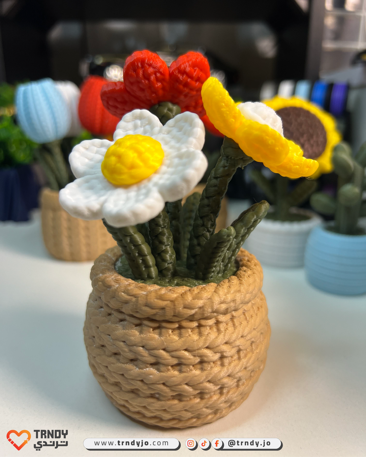 PlantMe Flora - Knitted Flowers Mini Desk Pots