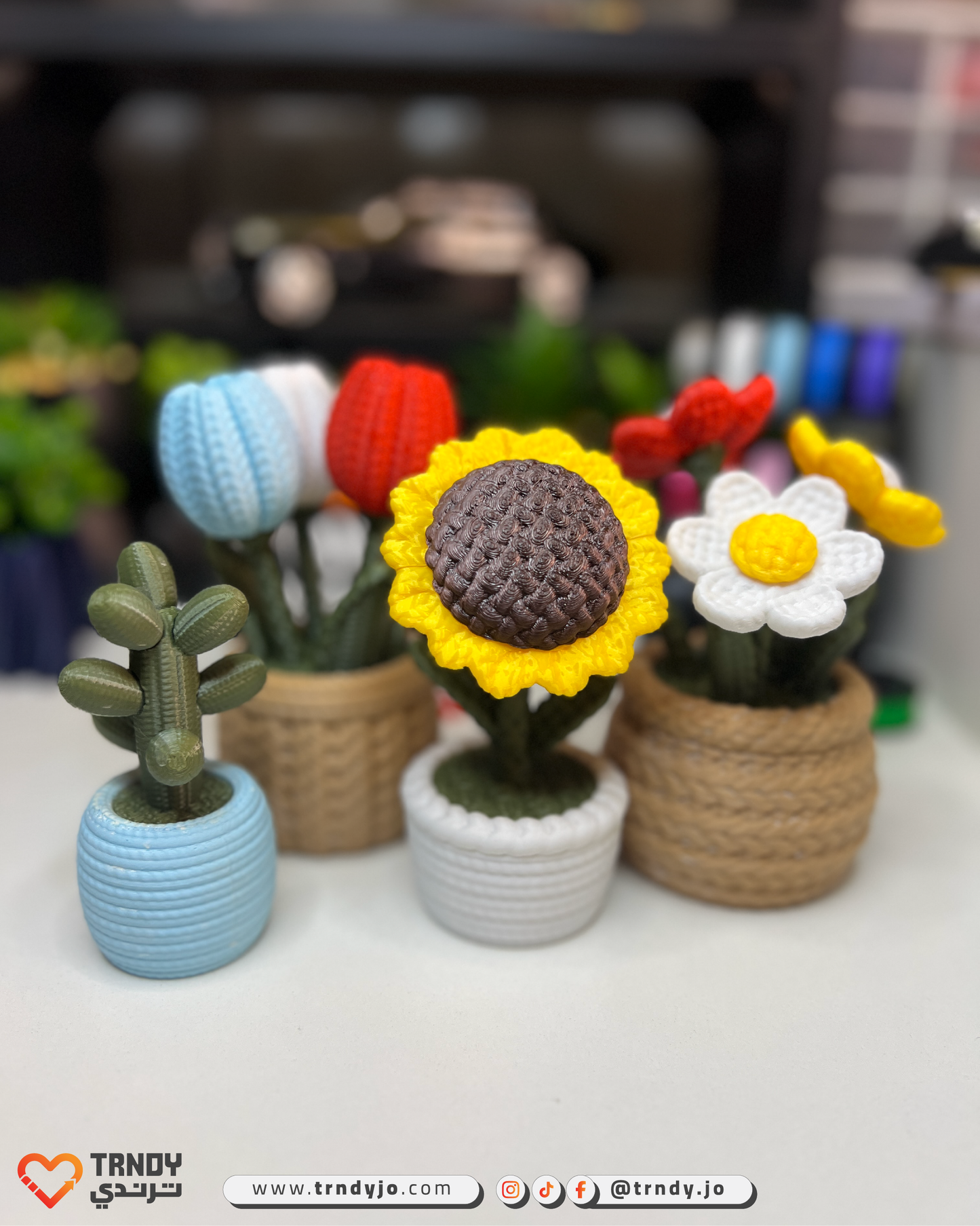 PlantMe Flora - Knitted Flowers Mini Desk Pots