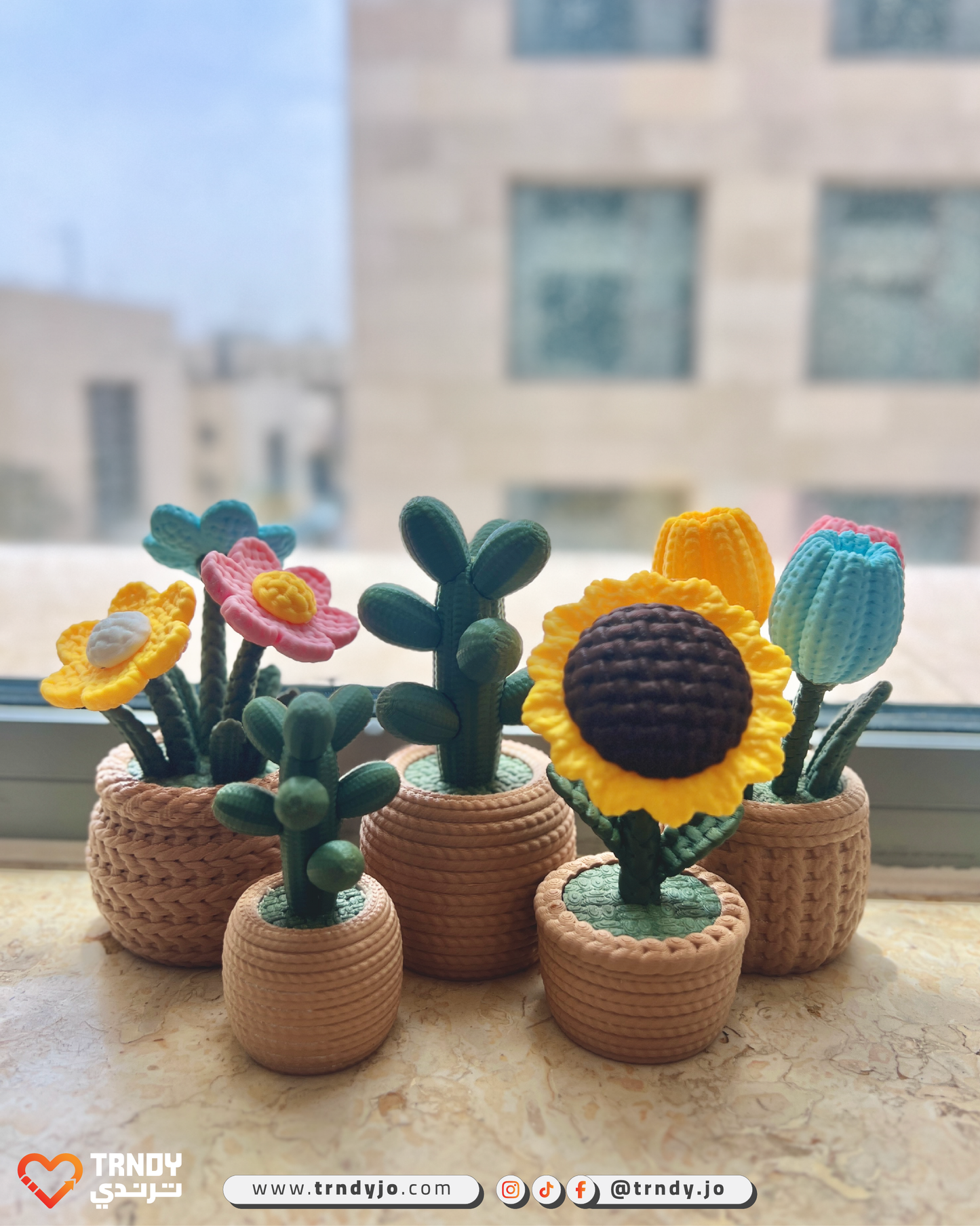 PlantMe Flora - Knitted Flowers Mini Desk Pots