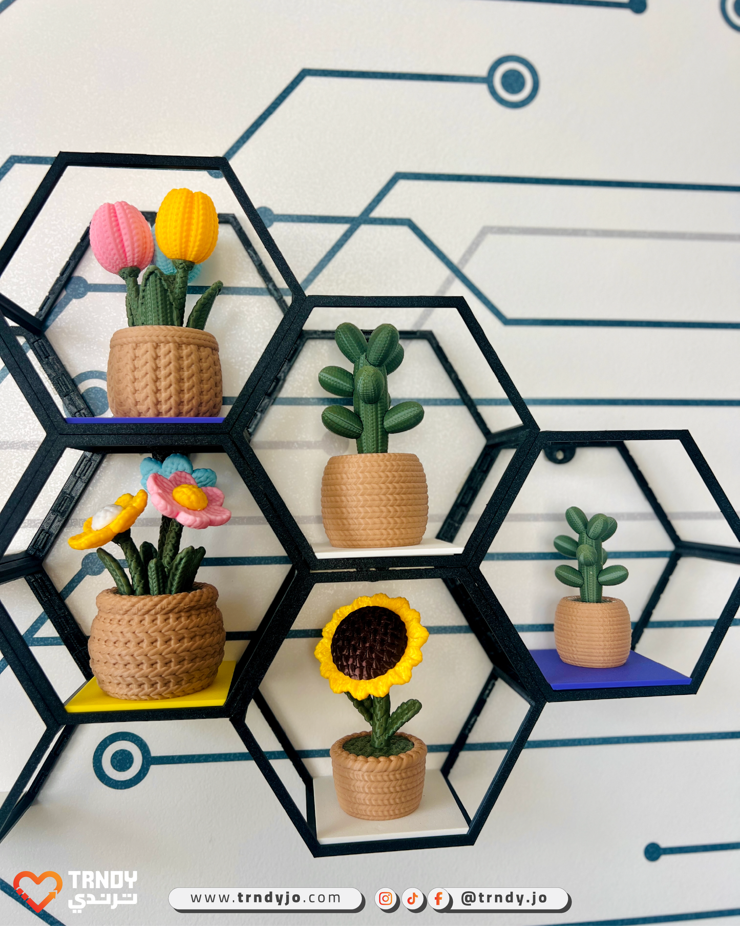 PlantMe Flora - Knitted Flowers Mini Desk Pots
