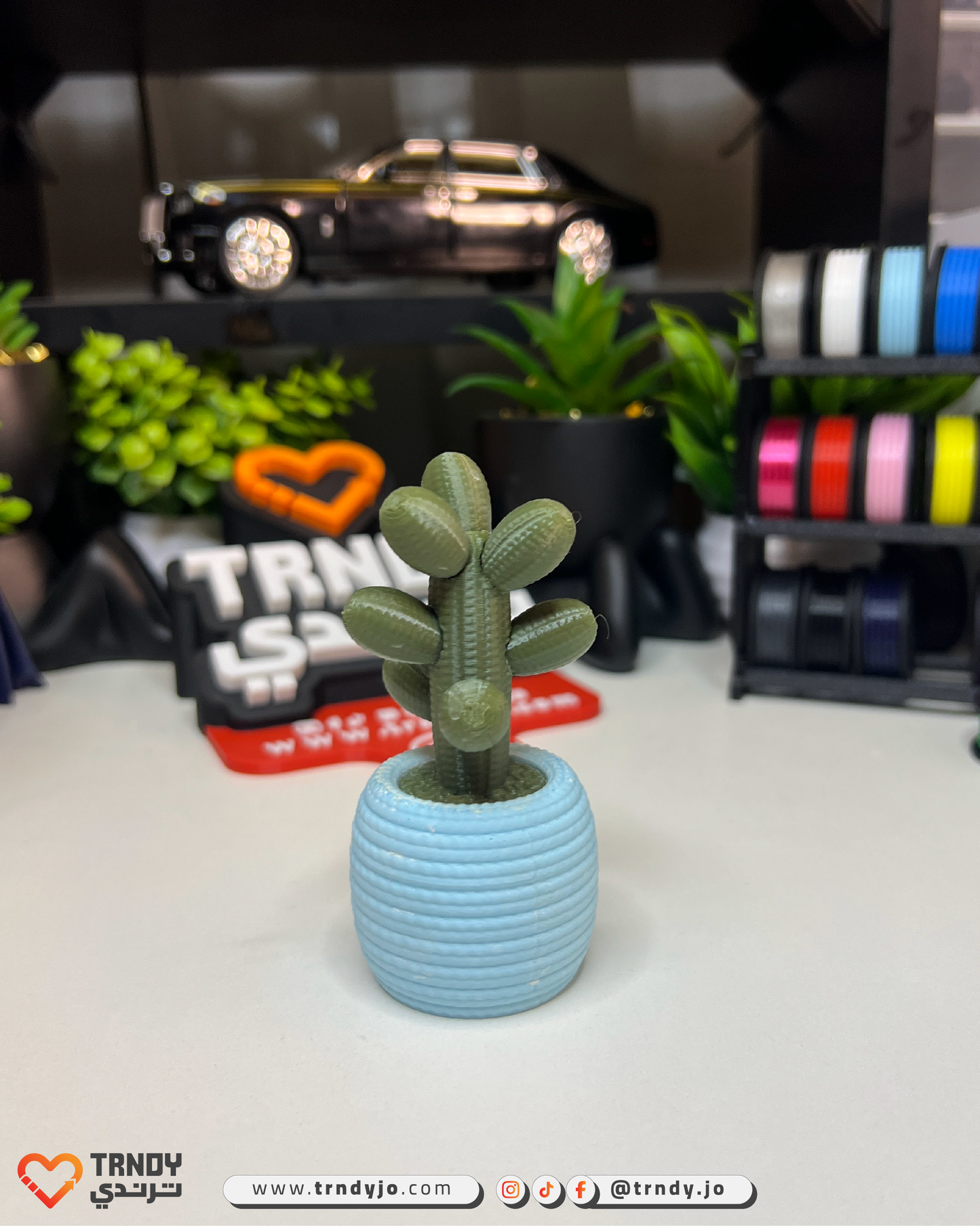 PlantMe Flora - Knitted Flowers Mini Desk Pots