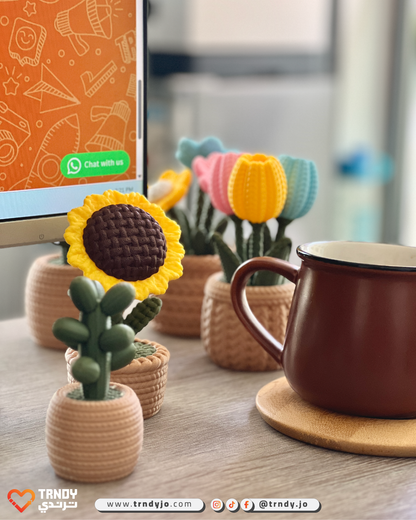 PlantMe Flora - Knitted Flowers Mini Desk Pots